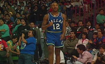 La primera vez que la NBA llegó a México fue con un partido de pretemporada entre Houston y Dallas en el Palacio de los deportes el 27 de octubre de 1992. 