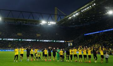 Soccer Football - Bundesliga - Borussia Dortmund v 1. FC Union Berlin - Signal Iduna Park, Dortmund, Germany - February 1, 2020 Borussia Dortmund's players applauds fans after the match REUTERS/Leon Kuegeler DFL regulations prohibit any use of photographs as image sequences and/or quasi-video