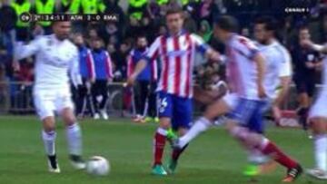 La patada de Arbeloa a Gabi.