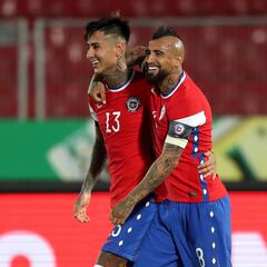 Flamengo une a dos chilenos: Pulgar jugará junto a Vidal