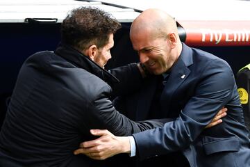 Saludo entre Zinedine Zidane y Diego Simeone.