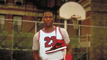 Nike y Michael Jordan presentan las Nike Air Jordan 1, una de las zapatillas más icónicas de la historia, el pasado 1 de abril de 1985.
