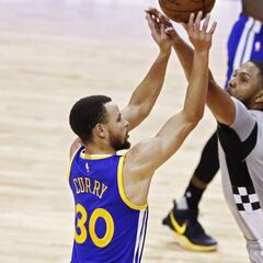 Nuevo aviso de los Warriors: 60 victorias y MVP Curry (32+10+7)