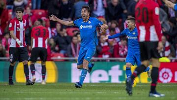La plantilla del Getafe apoya a su afición en su protesta al VAR