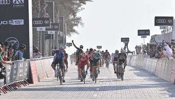 Sam Bennett gana la etapa 6 del UAE Tour y Fernando Gaviria es quinto.