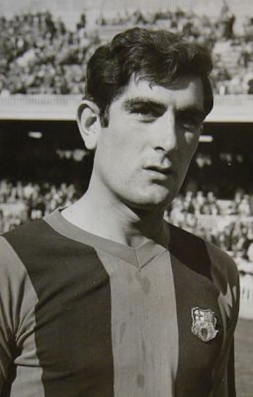 Vistió la camiseta del Barcelona en dos etapas diferentes: dos temporadas entre 1960 y 1962, y la temporada 1963-64. Jugó con el Levante la temporada 1964-65.