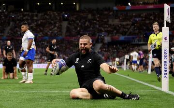 Una institución de la primera línea de Nueva Zelanda, ganó cinco veces el Rugby Championship y una el Mundial con los All Blacks, cuya camiseta vistió en 90 ocasiones. Fue nominado a Mejor Jugador del Año en 2016. Lo deja con 37 años.