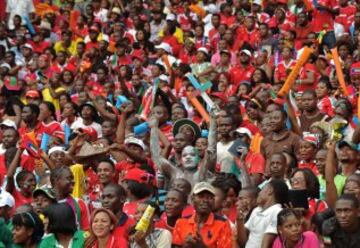 Seguidores durante la ceremonia de inauguración de la Copa de África 2015 en el Estadio de Bata