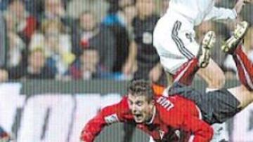 Posible penalti a L. García.