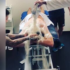 Divertida celebración del cumpleaños 30 de Andrea Ranocchia