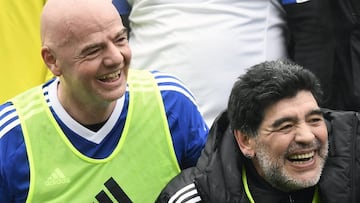 Maradona e Infantino hacen las paces en el partido The Best