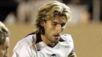 <b>FIN DEL CULEBRON. </b>La tarde del pasado martes el jugador estaba traspasado, pero su deseo ha sido permanecer en en club de Mestalla.