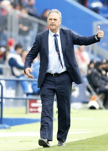 En mayo de 2019 anunció que no seguiría como técnico del Sevilla a final de temporada pero continua ligado al club.