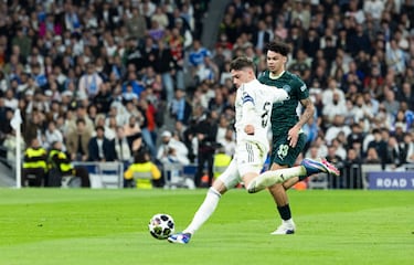 2-0. Gran asistencia de Vinicus al desmarque de Federico Valverde. El uruguayo controla y con la izquierda define cruzado, raso, al palo largo de Gianluigi Donnarumma.