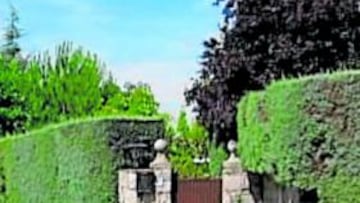 <b>CON SEDE SOCIAL EN BOADILLA. </b>Aunque la empresa Dalport S.A. tiene domicilio social en Montevideo (Uruguay), Cuatro encontró ayer el 'despacho' de esta empresa en España. Se trata de un chalet situado en una urbanización en Boadilla del Monte, en el que no aparece ningún tipo de identificación sobre la empresa. Ayer, ningún directivo de la misma quiso dar señales de vida para explicar la operación.