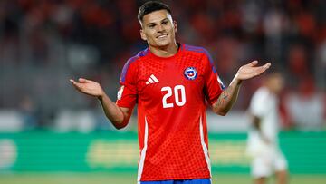 Futbol, Chile vs Venezuela.
Eliminatorias al mundial 2026.
El jugador de la seleccion chilena Lucas Cepeda, centro, celebra tras marcar un gol contra Venezuela durante el partido de las clasificatorias al mundial de la Fifa 2026 realizado en el estadio Nacional de Santiago, Chile.
19/11/2024
Pepe Alvujar/Photosport
Football, Chile vs Venezuela.
2026 Fifa World Cup qualifiers.
Chile’s player Lucas Cepeda, center, celebrates after scoring against Venezuela during a 2026 Fifa World Cup qualifier match at the National stadium in Santiago, Chile.
19/11/2024
Pepe Alvujar/Photosport