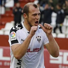 Riesco: "Es triste que Zozulia no pueda jugar en Vallecas por temas extradeportivos"