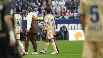 Málaga CF - U.D. Las Palmas. Sale lesionado Miyashiro.