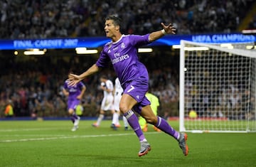 El p¨²rpura volvi¨® a ser protagonista absoluto en la segunda equipaci¨®n madridista para la campa?a 2016-17. Hab¨ªa sido un color utilizado a lo largo de muchas temporadas, sobre todo en la d¨¦cada los a?os 80. M¨¢s de 20 a?os despu¨¦s, los blancos la volver¨ªan a utilizar: vestidos as¨ª ganar¨ªan la Duod¨¦cima al derrotar a la Juventus por un contundente 4-1 en Cardiff.