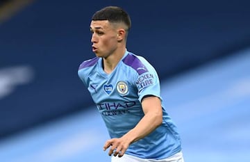 Phil Foden jugando con el City