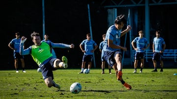 Los jugadores de la Real Sociedad B se ejercitan en Zubieta. /FOTO: REAL SOCIEDAD
