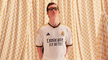 En 23/24 da comienzo LaLiga Genuine, una liga formada por equipos con jugadores con alguna discapacidad intelectual cuyo germén se plantó hace 6 años. Para celebrarlo, este año la familia del Real Madrid sitúa en el centro de la foto a Javier, jugador de la liga Genuine