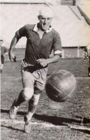 4. Severino Varela - Uruguay. Jugó tres torneos y en uno salió campeón junto a la celeste. Anotó 15 veces.