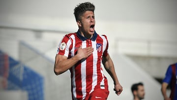 Giuliano Simeone celebra su gol con el Atlético B