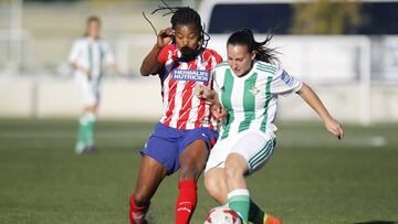 Ludmila da Silva pelea un bal&oacute;n. 