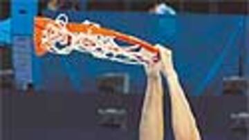 <b>SIN PROBLEMAS. </b>Pau se mostró ayer listo para machacar el aro rival.