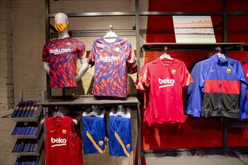 El club catalán ha sacado a la venta la que será la nueva equipación para la temporada que viene (2020/21). Está inspirada en la década de los años 20 del club.