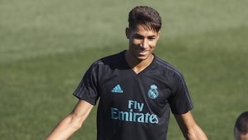 Achraf Hakimi durante un entrenamiento con el Real Madrid. 