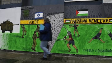 Un grafiti contra Israel apareció en una calle de Gijón con la excusa del partido que pasado mañana disputará la selección hebrea frente a España.