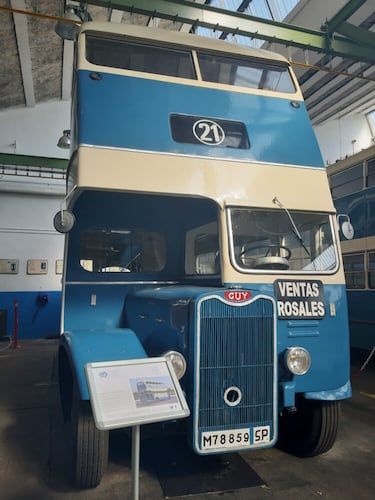 El Guy Arab II fue el primer autobús de dos pisos en circular por Madrid bajo la Empresa Municipal de Transportes (EMT), tras su fundación en 1947. 