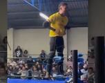 ¿Henry Martín debutó en la lucha libre? Aparece imitador de la ‘Bomba’ en los cuadriláteros