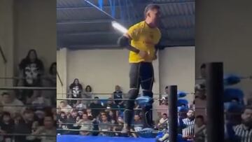 ¿Henry Martín debutó en la lucha libre? Aparece imitador de la ‘Bomba’ en los cuadriláteros