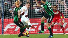 . Reggio Emilia (Italy), 08/01/2017.- Sassuolo&#039;s Francesco Acerbi and Timo Letschert fight for the ball with Torino&#039;s Andea Belotti