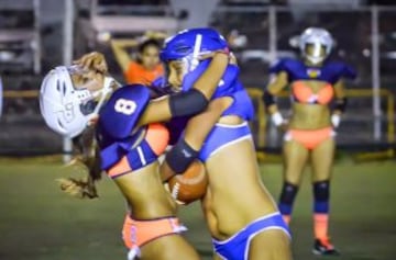 En marzo se retomó la actividad del fútbol americano en bikini en México. La novedosa actividad deportiva se juega en canchas de 50 yardas de largo por 30 yardas de ancho, con ocho jugadoras defensivas, ocho ofensivas y cuatro en reserva. Los partidos se dividen en cuatro cuartos de 15 minutos y un descanso de media hora. A diferencia del fútbol americano masculino, no hay patada de salida ni goles de campo.