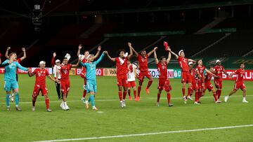 BERLIN, GERMANY - JULY 04: The players of FC Bayern Muenchen celebrate winning the DFB Cup final match between Bayer 04 Leverkusen and FC Bayern Muenchen at Olympiastadion on July 04, 2020 in Berlin, Germany. (Photo by Alexander Hassenstein/Getty Images)