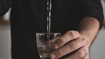 Drinking enough water is essential, but not everyone needs the same amount. The important thing is to listen to your body and adapt.