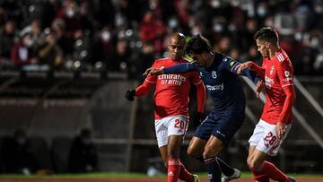 Belenenses' Portuguese midfielder Rafa Santos (C) is challenged by Benfica's Portuguese midfielder Joao Mario (L) and Benfica's German midfielder Julian Weigl during the Portuguese league football match between Belenenses SAD and SL Benfica