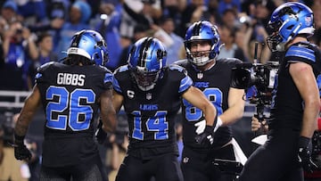 DETROIT, MICHIGAN - JANUARY 05: Jahmyr Gibbs #26 of the Detroit Lions celebrates a touchdown with Amon-Ra St. Brown #14 during the third quarter against the Minnesota Vikings at Ford Field on January 05, 2025 in Detroit, Michigan. Mike Mulholland/Getty Images/AFP (Photo by Mike Mulholland / GETTY IMAGES NORTH AMERICA / Getty Images via AFP)