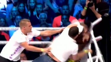 Hace la suciedad más grande jamás vista en un ring y los fans suben a lincharle