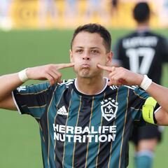 Chicharito marca doblete y pone fin a su sequía goleadora