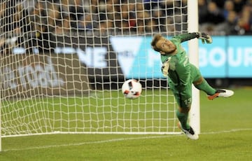 Atlético de Madrid's Jan Oblak makes a save