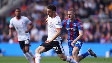 Soccer Football - Premier League - Crystal Palace v Liverpool - Selhurst Park, London, Britain - October 5, 2024 Liverpool's Diogo Jota in action with Crystal Palace's Adam Wharton REUTERS/Hannah Mckay EDITORIAL USE ONLY. NO USE WITH UNAUTHORIZED AUDIO, VIDEO, DATA, FIXTURE LISTS, CLUB/LEAGUE LOGOS OR 'LIVE' SERVICES. ONLINE IN-MATCH USE LIMITED TO 120 IMAGES, NO VIDEO EMULATION. NO USE IN BETTING, GAMES OR SINGLE CLUB/LEAGUE/PLAYER PUBLICATIONS. PLEASE CONTACT YOUR ACCOUNT REPRESENTATIVE FOR FURTHER DETAILS..