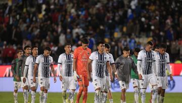 Jugadores de Monterrey después de la derrota en contra de Pachuca en la Ida de las Semifinales del Apertura 2022.