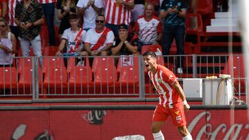 Robertone, celebrando un gol con el Almería.