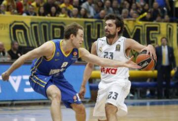 Sergio Llull y Petteri Koponen.