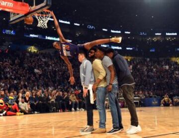 Derrick Jones Jr., de los Phoenix Suns, durante su exhibición en el concurso de mates del Nba All Star.